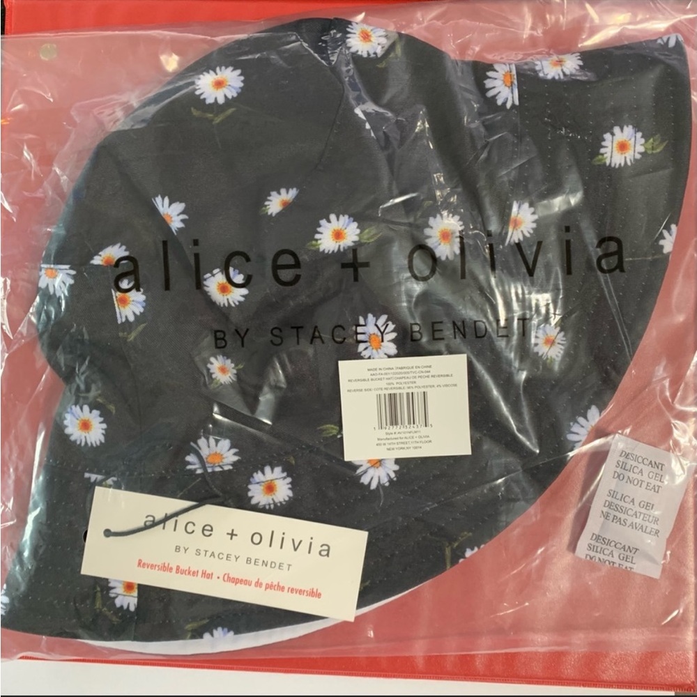 Alice & Olivia Reversible Bucket Hat NWT - Picture 7 of 7